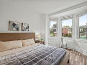 OaklandUniversity @E Stylish and Central Private Bedroom with Shared Bathroom