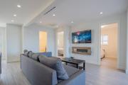 Lakefront cheerful 2 bedroom cottage house