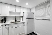 Airport Loft 1b full kitchen Virg 10