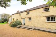 Meadowside Cottage, Characterful Grade 2 Listed Cottage near to Wadebridge and Padstow