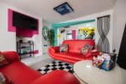 Flawsome stays colourful Whimsical Apartment with Garden close to Ramsgate Harbour great for families
