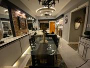 Awesome Eastwood Condo Suite!