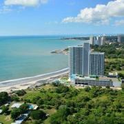 Fantastic Beach condo with pool and mountain views