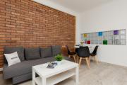 Rondo Wiatraczna Apartment with Parking by Renters