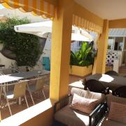 Casa a pie de playa, con patio. Zona Miramar.