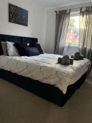 Cozy 2bed apartment w parking