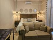 Deluxe apartment in Downtown with Parking!