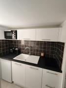 Studio jardin Piscine climatisatisation accès plage