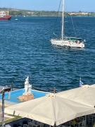 ΜΕ ΘΕΑ ΤΗΝ ΓΟΡΓΟΝΑ