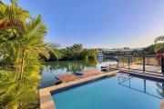 Beautiful Bayview - King Beds, Pool Water Frontage