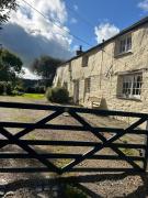 Meadowside Cottage, Characterful Grade 2 Listed Cottage near to Wadebridge and Padstow