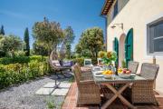 Elisa Farmhouse Apartment in Wine Resort in Lucca