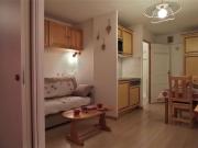 Appart rénové 4 pers. style montagne moderne, skis aux pieds, proche commerces - FR-1-545-34