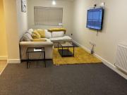 Stunning 5-Bed House in Peterborough host 15 g