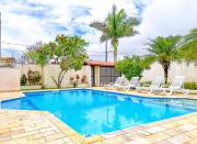 Casa com churrasqueira e piscina em Itanhaem