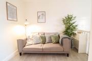 Beautiful 2-Bedroom Flat Just Steps from Oval Station Beautiful 2-Bedroom Flat Just Steps from Oval Station