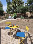 Studio with garden and pool