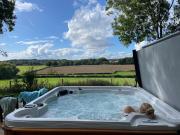 The Georgian Coach House:New Forest with hot tub