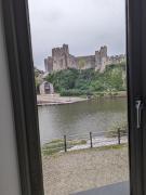 Top Pembroke