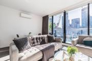 Cityscape Comforts - Stylish Retreat in Melbourne