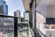 Cityscape Comforts - Stylish Retreat in Melbourne