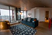 34th-Floor Gastown 2BR with Parking & Harbour Views 34th-Floor Gastown 2BR with Parking & Harbour Views