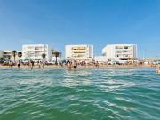 Primera línea de playa y acceso directo a la playa