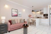 Rosy Dream Apartment by Renters