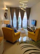 Contemporary 2 BR, Pool view Apt