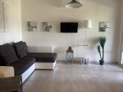 Villa a due piani con giardino e piscina Villa a due piani con giardino e piscina