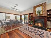 Top Leura