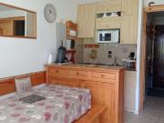 Charmant 2 Pièces avec Terrasse, Proche Navettes et Jardins dEnfants, Quartier Calme - FR-1-676-155