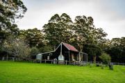 Cosy Farmstay: Green Cabin at Whispering Woods