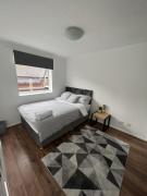 Canary Wharf Haven - Spacious & Homely Entire 1 Bedroom Flat