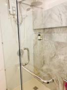 Stylish 2 Bedroom Condo Near BGC and Airport with Fast WiFi