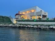 Villa Maritime - Exklusive Strandvilla mit beheiztem Pool, Grillhütte & Meerblick bei Zadar