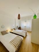 Bright modern 3 BR in Portimao downtown