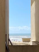 Apto a 20 metros da praia