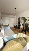 Vibey & spacious riverside with fast WiFi Vibey & spacious riverside with fast WiFi