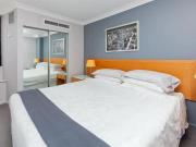 CBD 1BR Spectacular River View M20