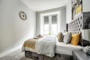 Two Bed Stylish Apartment in Heart of West End
