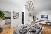 Downtown Luxe: Metro, King Bed, Parking, Sleeps 6