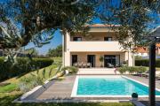 Modern villa Amoroso with pool in Porec