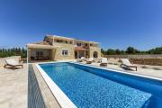 Villa Andamalu with heated pool