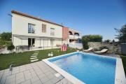 Villa Mediterranea with pool and grill in Umag