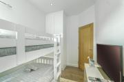 Spacious 3-Bed Apartments in the Heart of Bromley Modern Comfort & Convenience