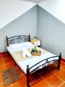 Studio type unit - Host Homes Apitong