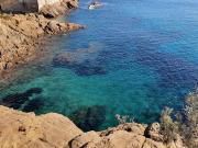 Grand studio mezzanine avec vue mer, parking et climatisation à deux pas de la calanque de la Cron - FR-1-100-319