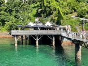 Flat no mar da baía de T. Santos