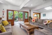 Longhouse - spacious 4 BR Belongil Beach retreat